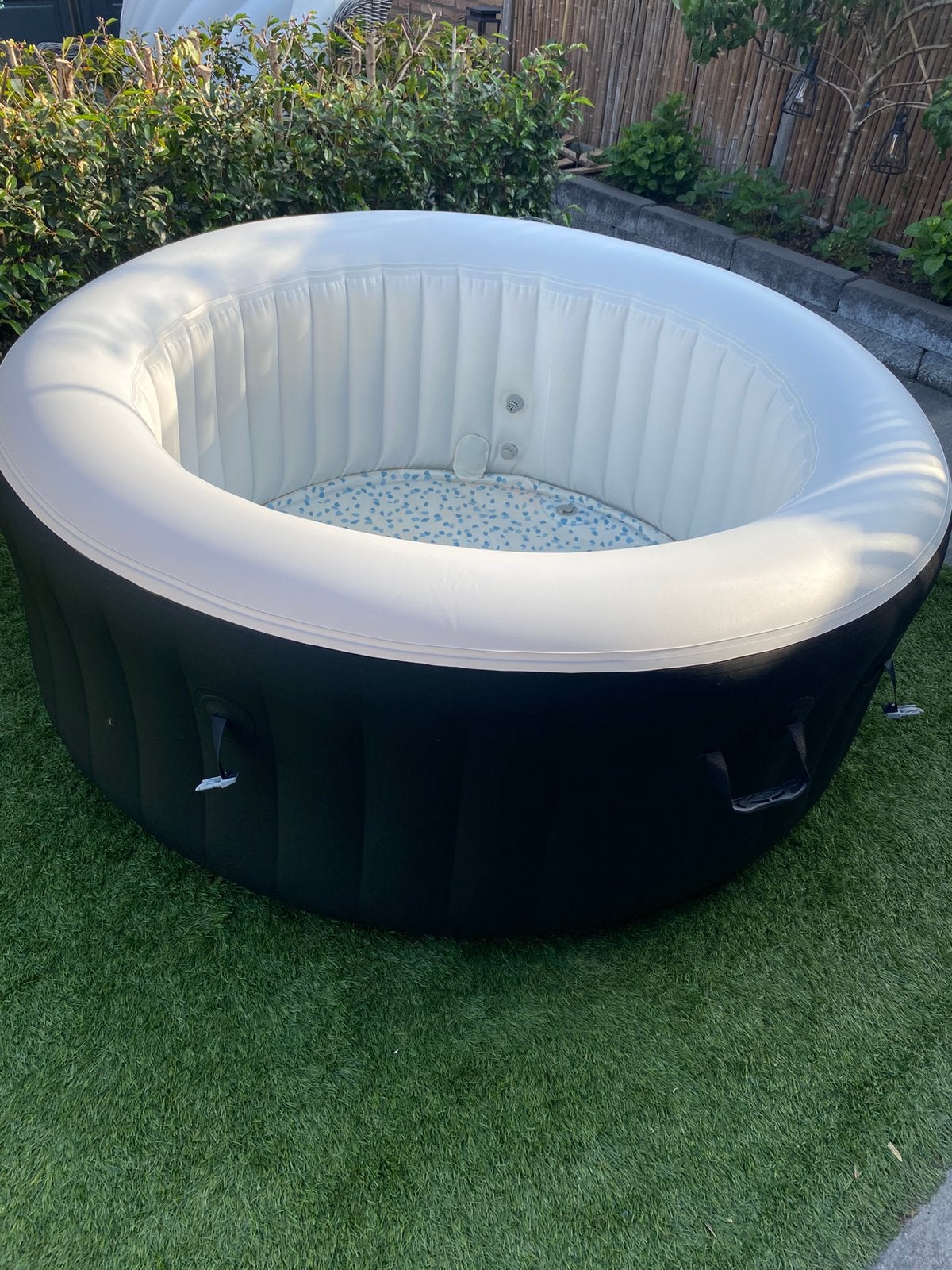 Opblaasbare jacuzzi, Ophalen, Zo goed als nieuw, Pomp