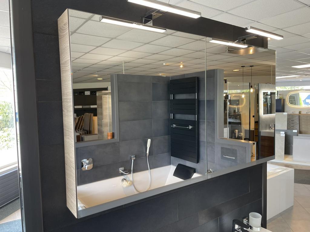 Showmodel Primabad spiegelkast 120cm breed met opbouwlampen, Info@primabad.nl, Zo goed als nieuw, Stirlingweg 5 5466 AV  Veghel