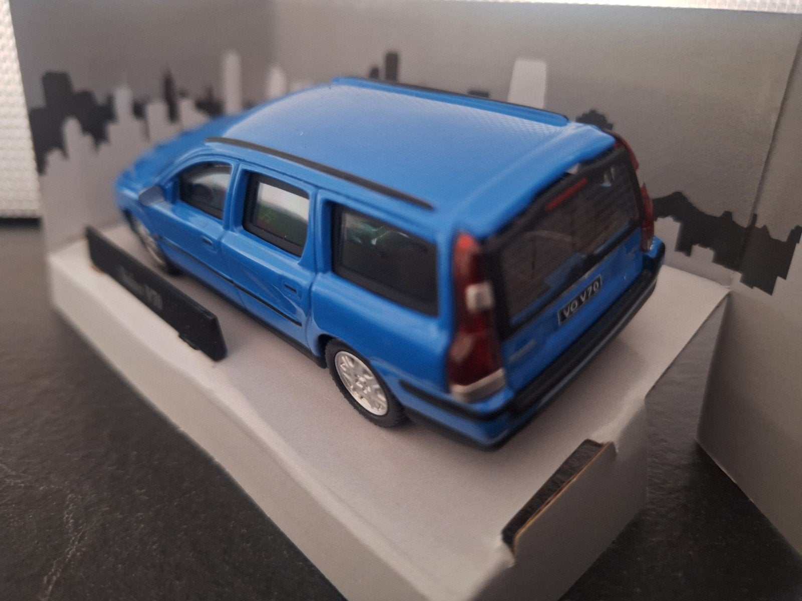 Volvo V70 2008 Schaal 1:43, Hobby en Vrije tijd, Modelauto's | 1:43, Overige merken, Auto, Nieuw, Cararama