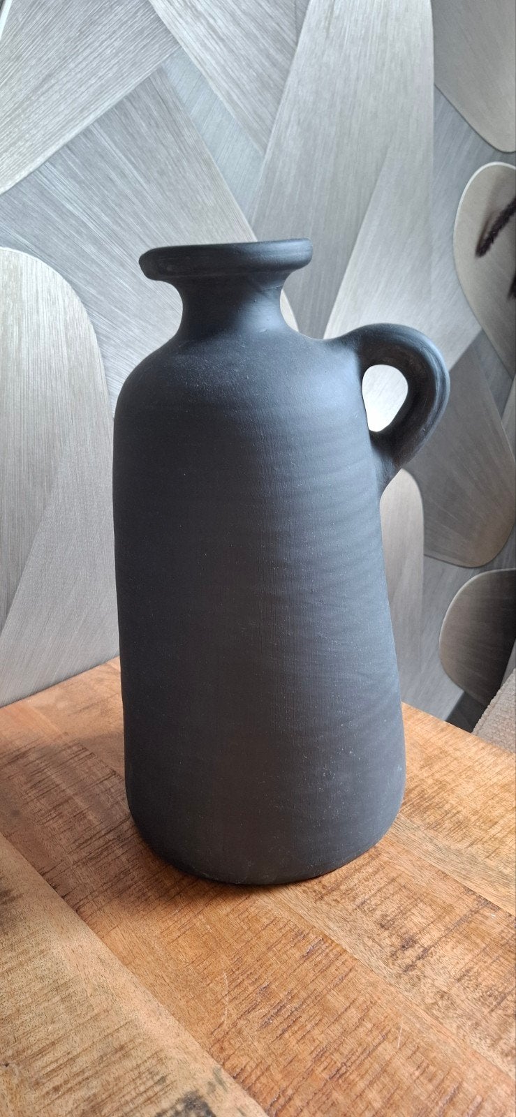 Zwarte stenen melkkan vaas - 42 cm hoog, Ophalen of Verzenden