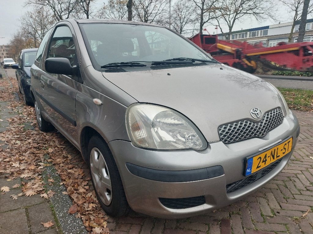 Toyota Yaris 1.3 16V Vvti 3DR Linea Terra 2004 Grijs, Auto's, Toyota, Voorwielaandrijving, Stof, 4 cilinders, 400 kg