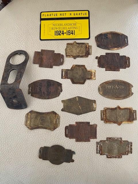 verzameling rijwielbelastingplaatje's 1926 t/m 1940 13 stuks, Antiek en Kunst, Ophalen of Verzenden
