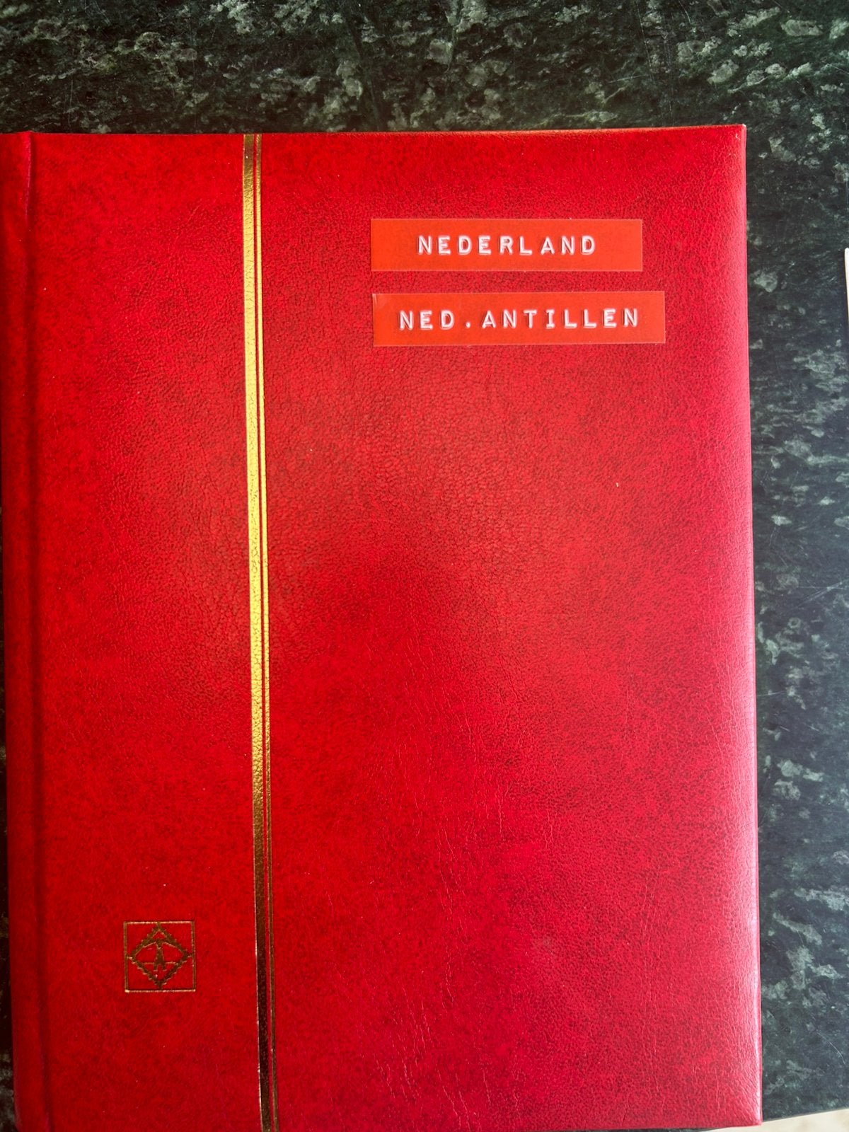 Boek met postzegels ook van de nederlandse Antillen, Ophalen of Verzenden, Nederland