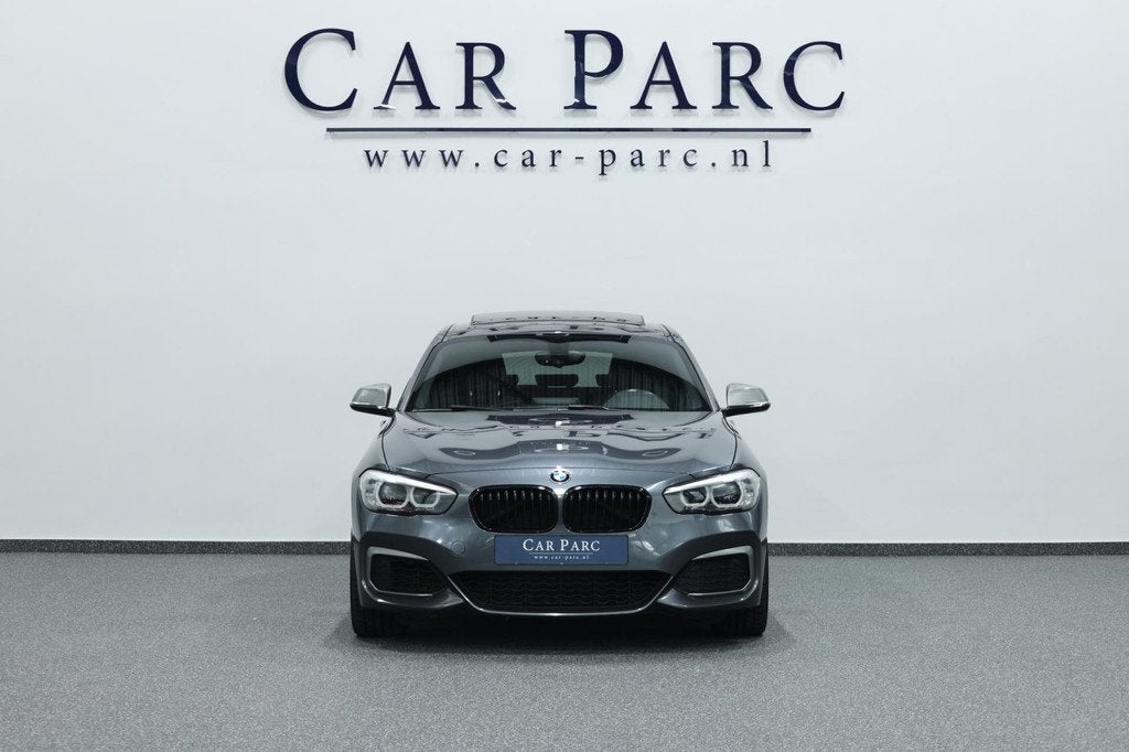 BMW 1-serie M140i Special Edition LED/SCHUIFDAK/LEER+S.VERWA, Auto's, BMW, Achterwielaandrijving, Gebruikt, Lichtsensor, Alcantara