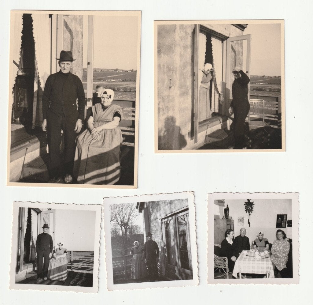 5 foto's van een koppel in klederdracht vermoedelijk Zeeland, Gebruikt, Verzenden, Foto, Klederdracht