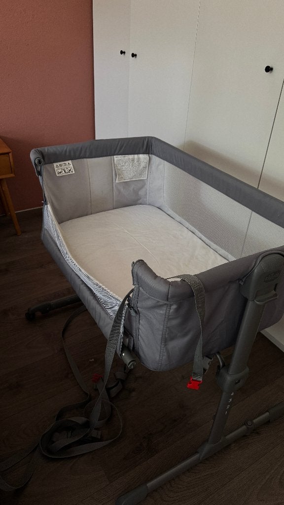 Cosleeper Chicco Next2me Essential co-sleeper (grijs), Ophalen, Gebruikt, Overige typen