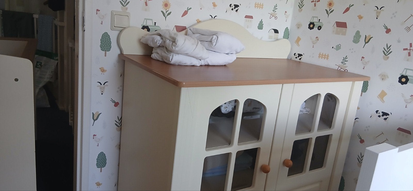 Compleet: bed, kast, commode, matras, hoeslaken, molton, Ophalen, Zo goed als nieuw, Jongetje of Meisje