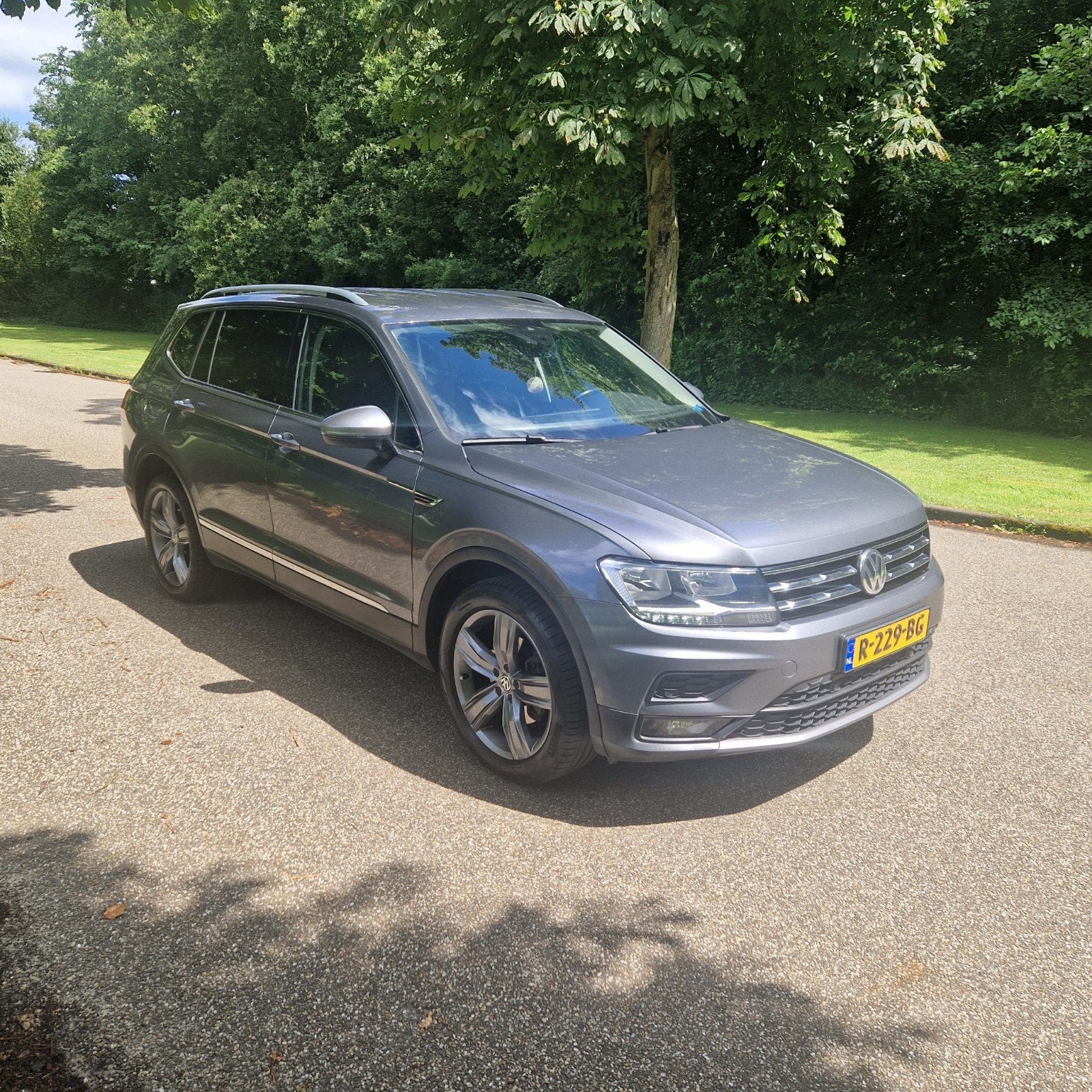 Volkswagen Tiguan 2.0 TDI 150pk 7-DSG 2018 Grijs, Auto's, 2000 kg, Leder, Diesel, Particulier