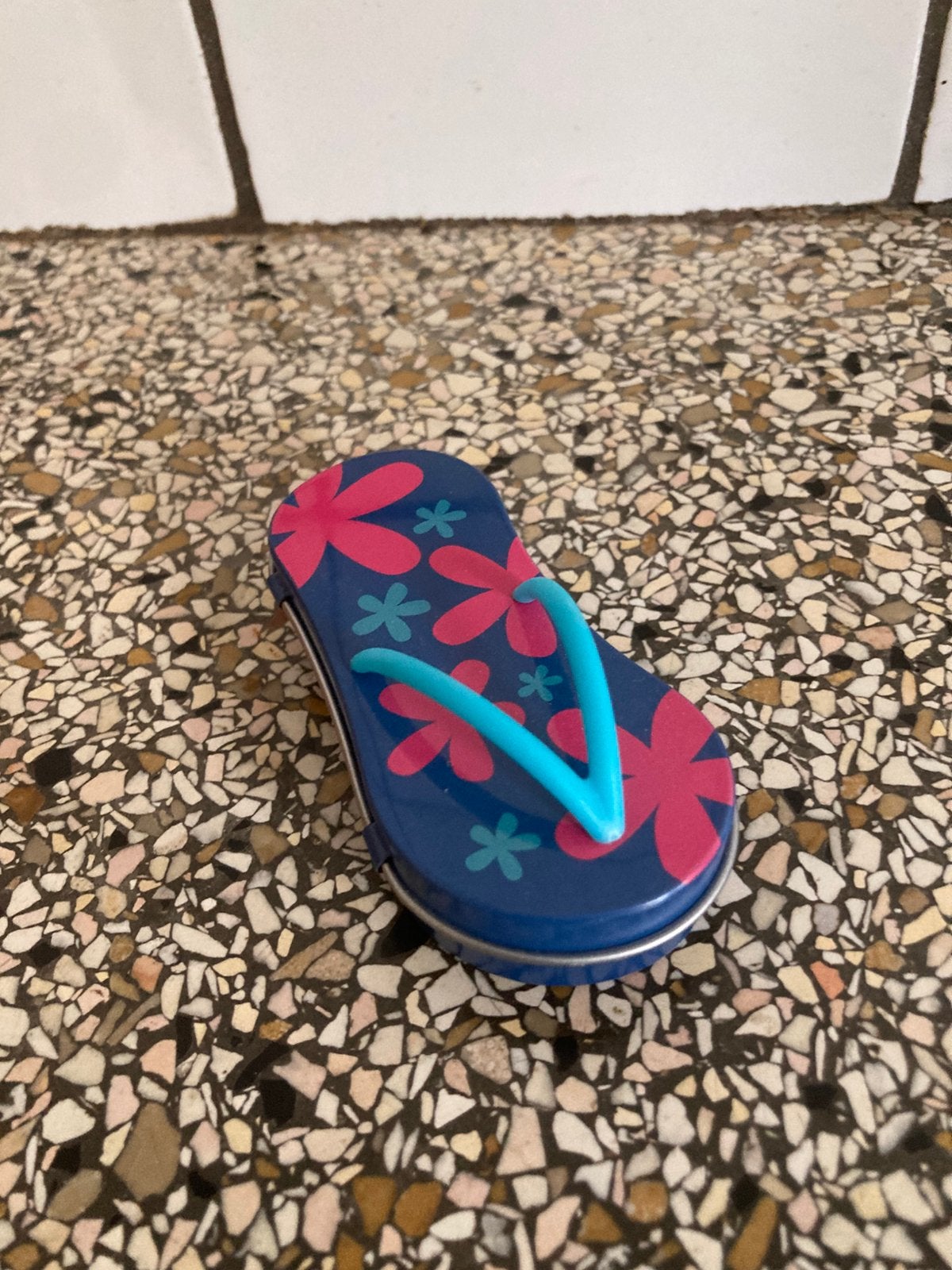 Blikje slipper, Ophalen of Verzenden, Zo goed als nieuw, Overige