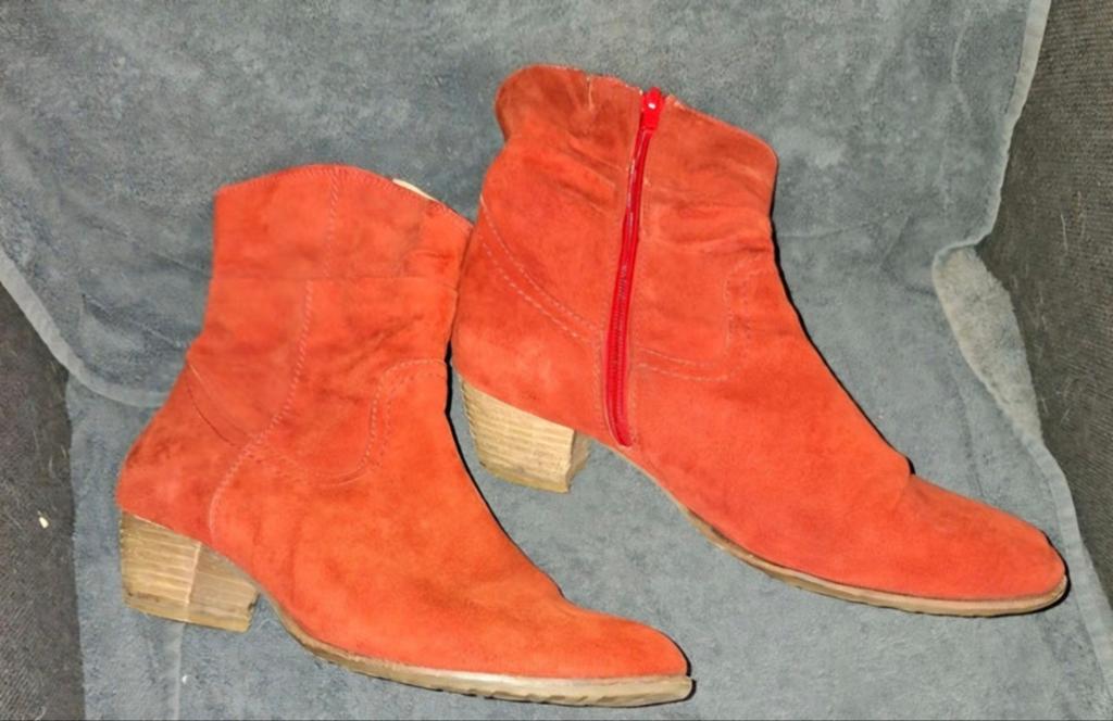 Helioform suède enkellaarzen, maat 6.5, wijdte H, Kleding | Dames, Schoenen, Lage of Enkellaarzen, Oranje, Ophalen of Verzenden