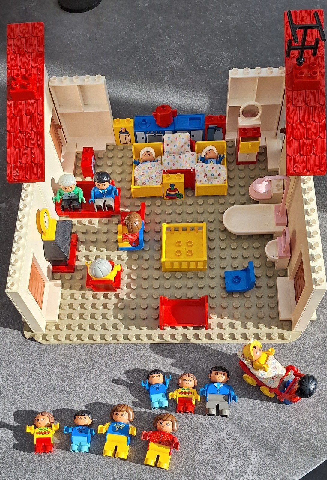 Vintage LEGO Duplo Poppenhuis met Familie en Meubels, Ophalen of Verzenden, Gebruikt, Overige merken