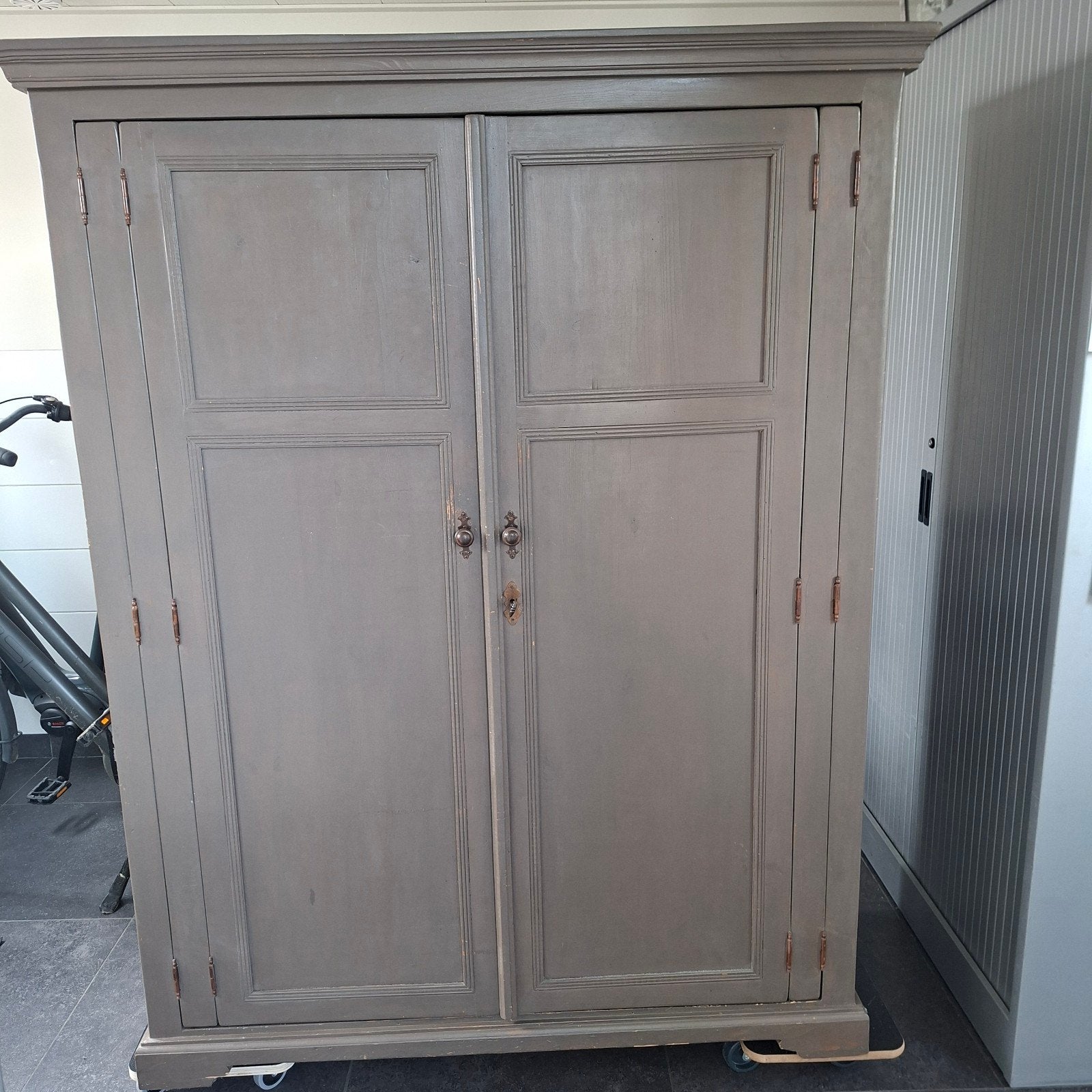 Grenenhouten Kast Taupe Krijtverf - Computer/Bureau Kast, Ophalen, Gebruikt