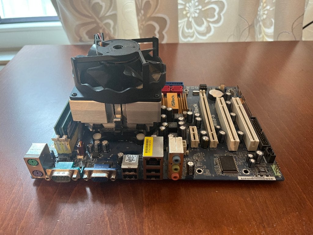 ASRock N68-S (met AMD Phenom X4 en 4GB DDR2), Ophalen of Verzenden, DDR2, Overige typen, Gebruikt