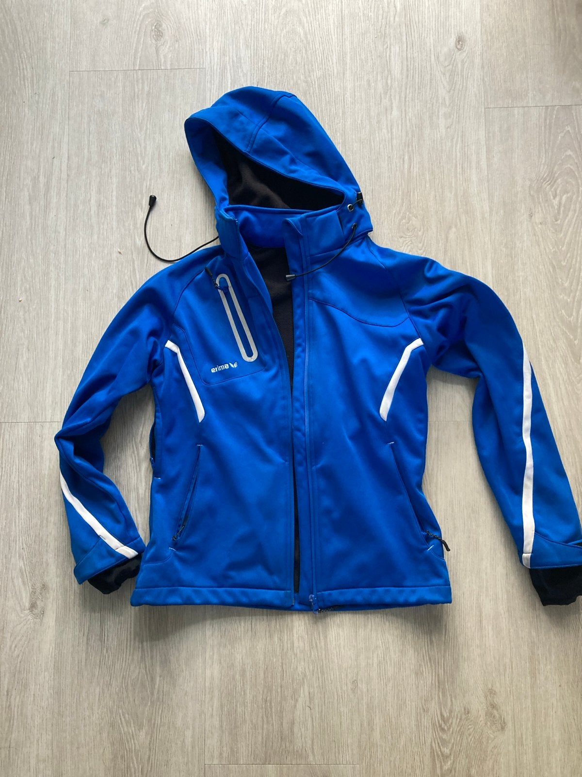 Erima Softshell Jas met Afneembare Capuchon en Duimgaten, Ophalen of Verzenden, Zo goed als nieuw, Maat 38/40 (M), Blauw