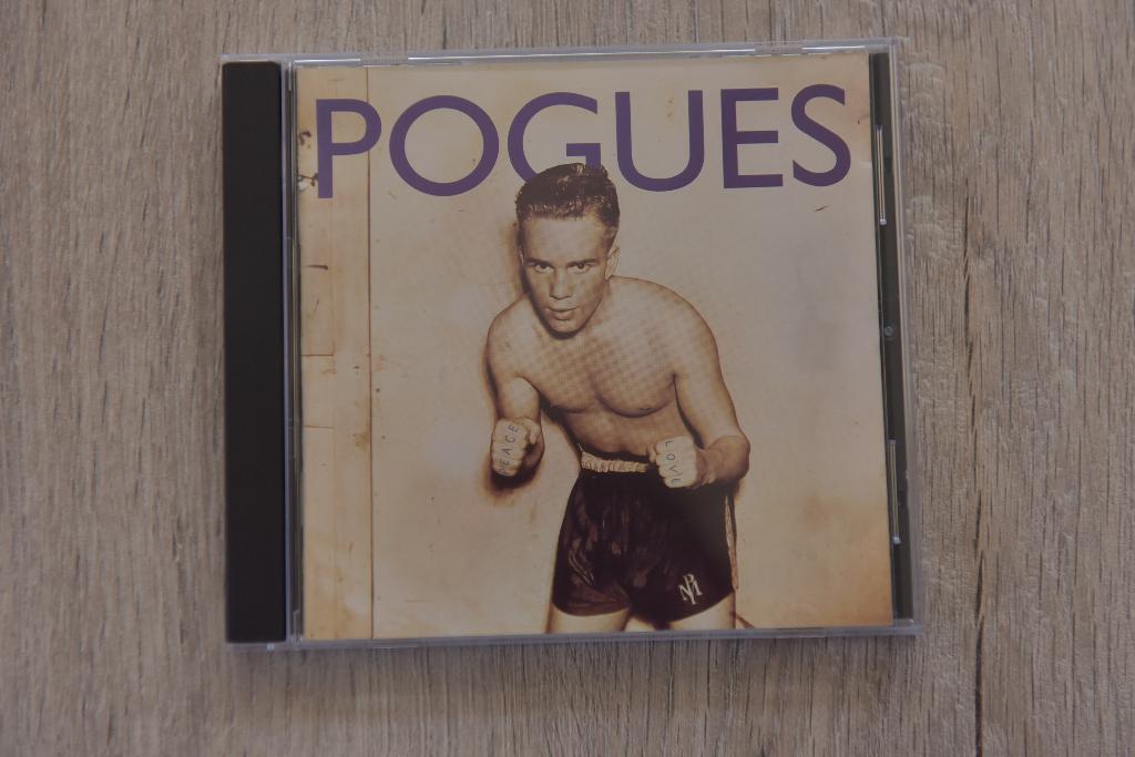THE POGUES == PEACE AND LOVE   14 geweldige nummers, Verzenden, 1980 - 1989, Zo goed als nieuw, Boxset