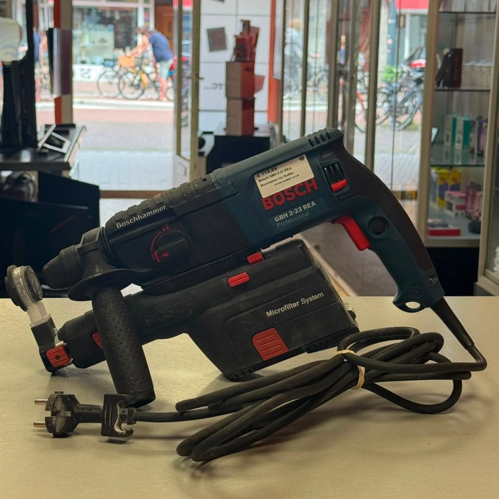 Bosch GBH 2-23 REA Boorhamer Inc Koffer, Bosch, Zo goed als nieuw, Support@bosch.com, Robert Bosch GmbH
Robert-Bosch-Platz 1
70839 Gerlingen-SchillerhÃ¶he
Germany