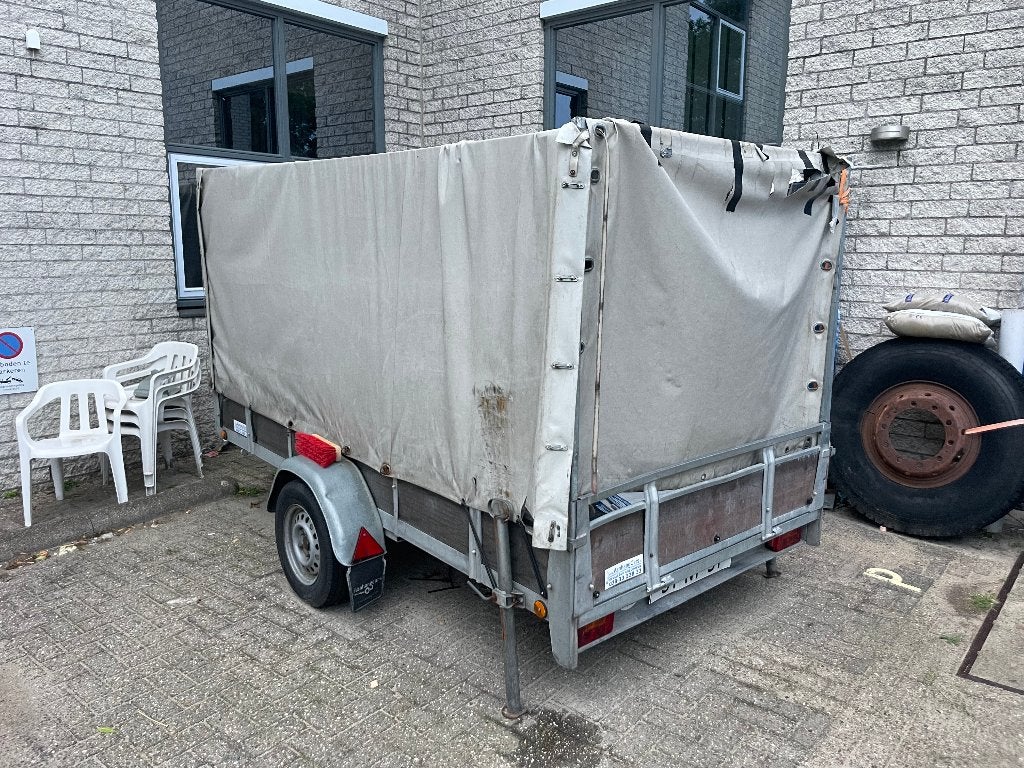 Aanhangwagen opknapper. Dissel verbogen, zeil kapot, Ophalen, Gebruikt