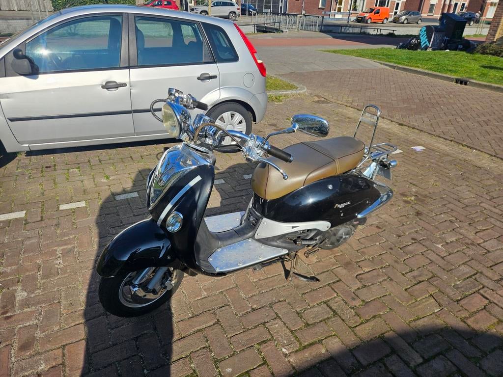 Retro scooter met lekke achterband, Ophalen, Gebruikt, Benzine, Overige merken