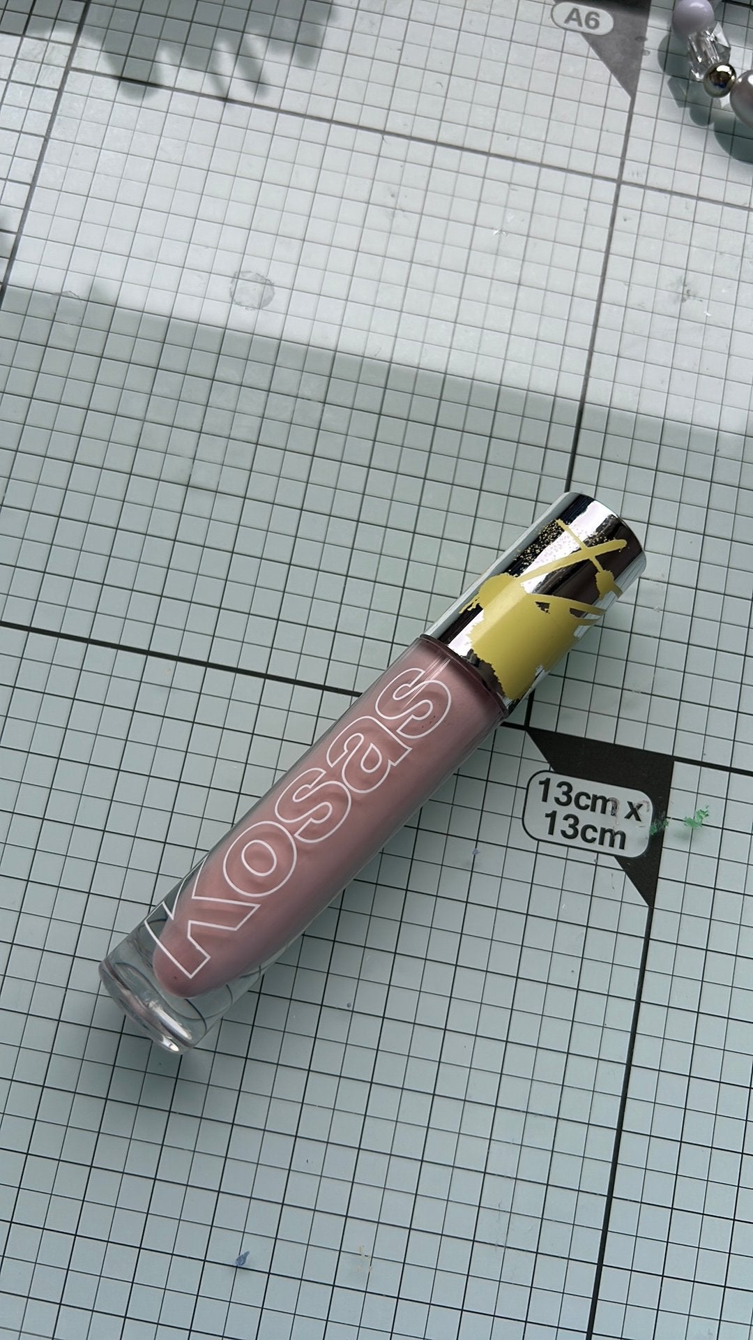 Kosas revealer extra bright color corrector in magic, Ophalen of Verzenden, Zo goed als nieuw, Lippen