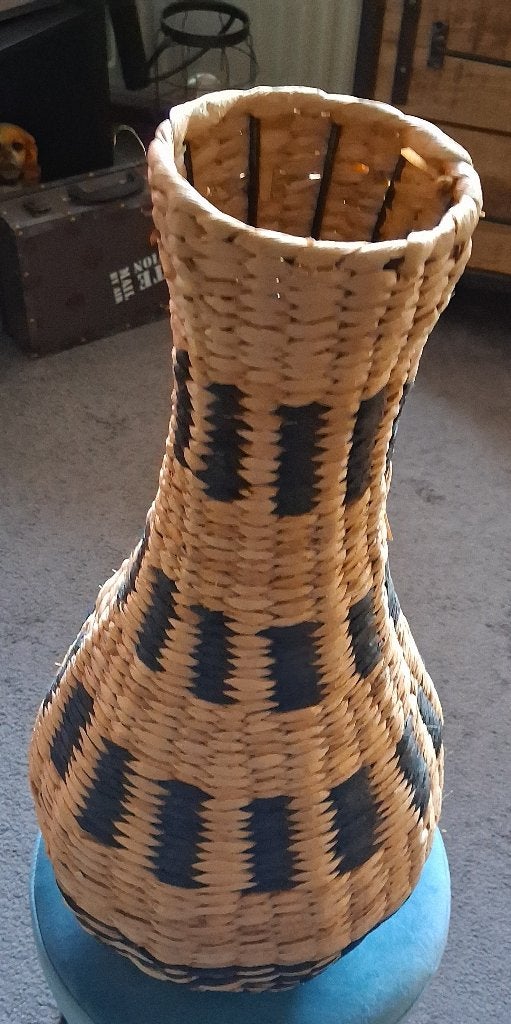 GEVLOCHTEN VAAS NATUREL/ZWART, Huis en Inrichting, Woonaccessoires | Vazen, Ophalen, Gebruikt, Meerkleurig, Geschikt voor droogbloemen