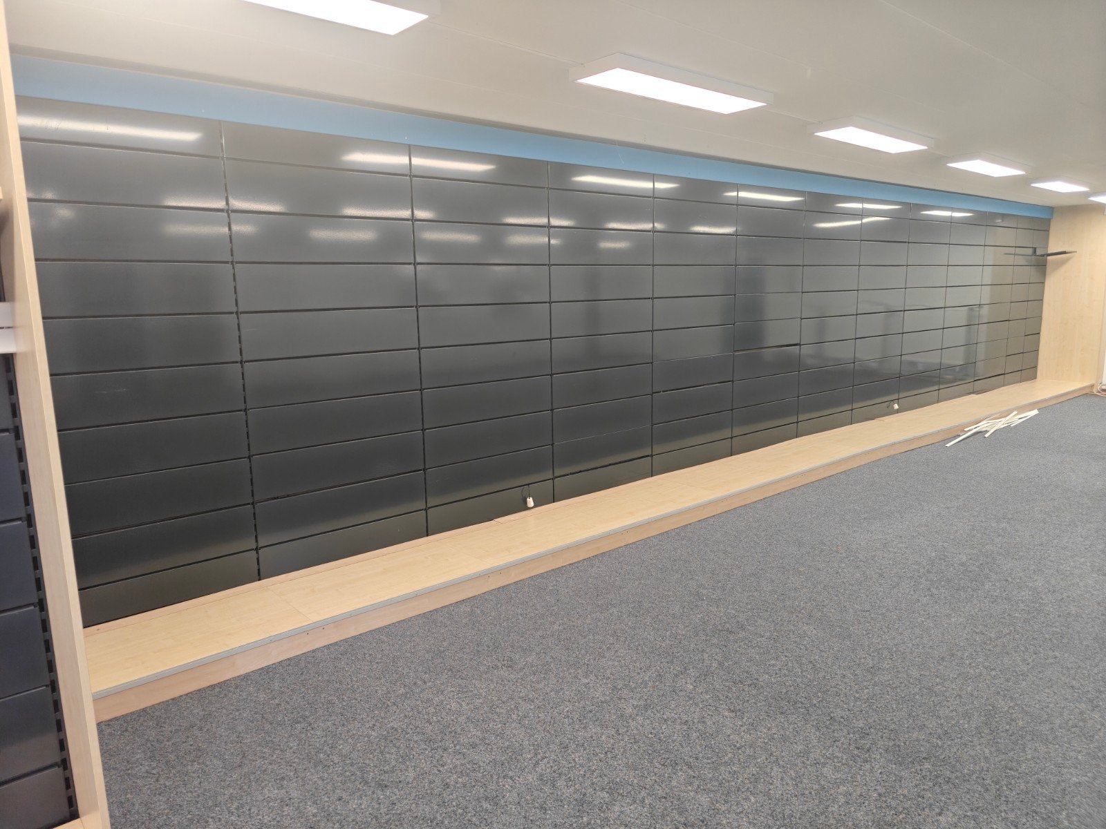 Complete winkelinrichting / wandstelling 18 meter x 250 cm –, Ophalen