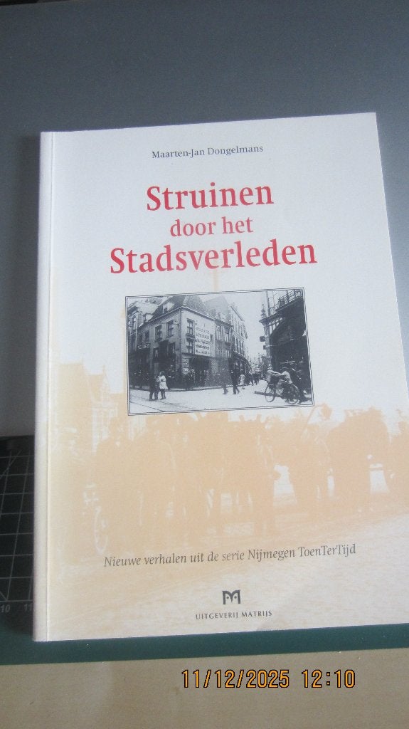 Nijmegen,Struinen door het Stadsverleden, 20e eeuw of later, Ophalen of Verzenden, Zo goed als nieuw, Maarten-Jan Dongelmans