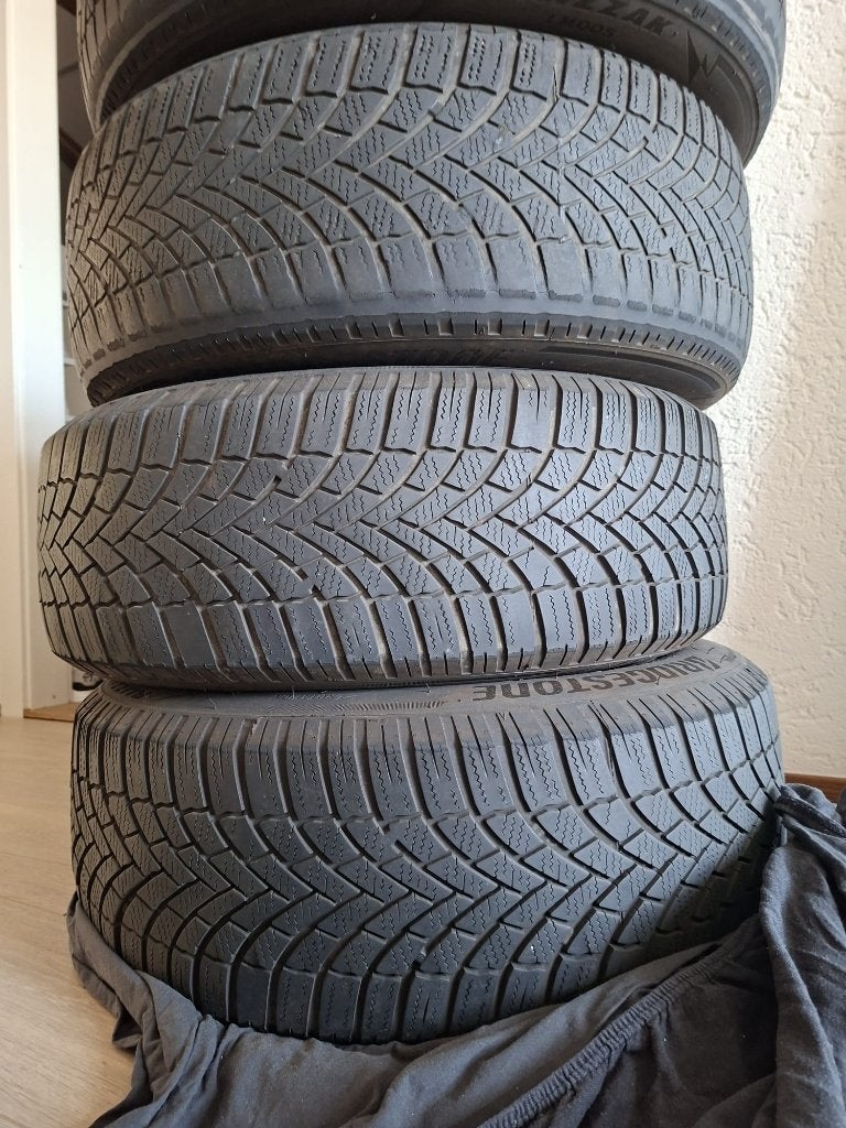 4 Ford velgen met 2 goede winterbanden, Ophalen, 16 inch, Banden en Velgen, 205 mm