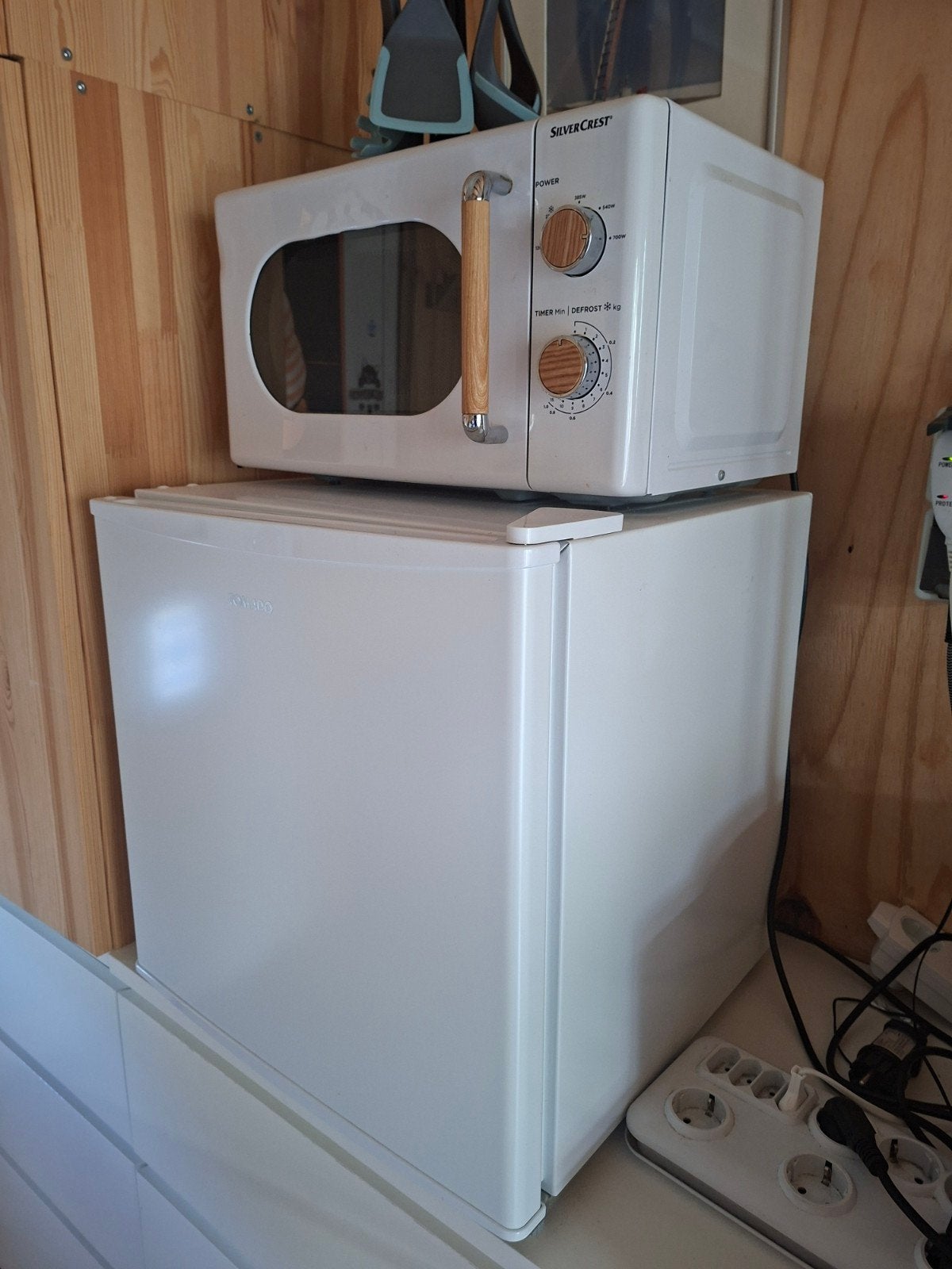 Tomado TRM4402W Mini koelkast - 2 jaar oud, Ophalen, Gebruikt, Minder dan 75 liter, Met vriesvak