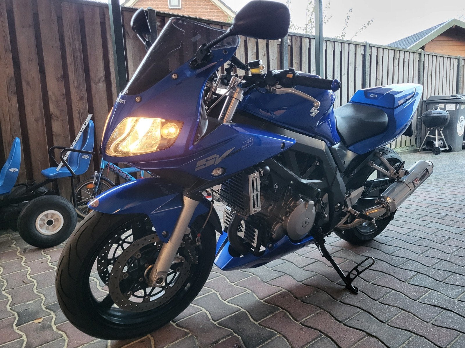 Suzuki SV1000S - Perfecte staat, als nieuw met Yoshimura, Motoren, 2 cilinders, Sportuitlaat, Motorrijbewijs A, Gebruikt