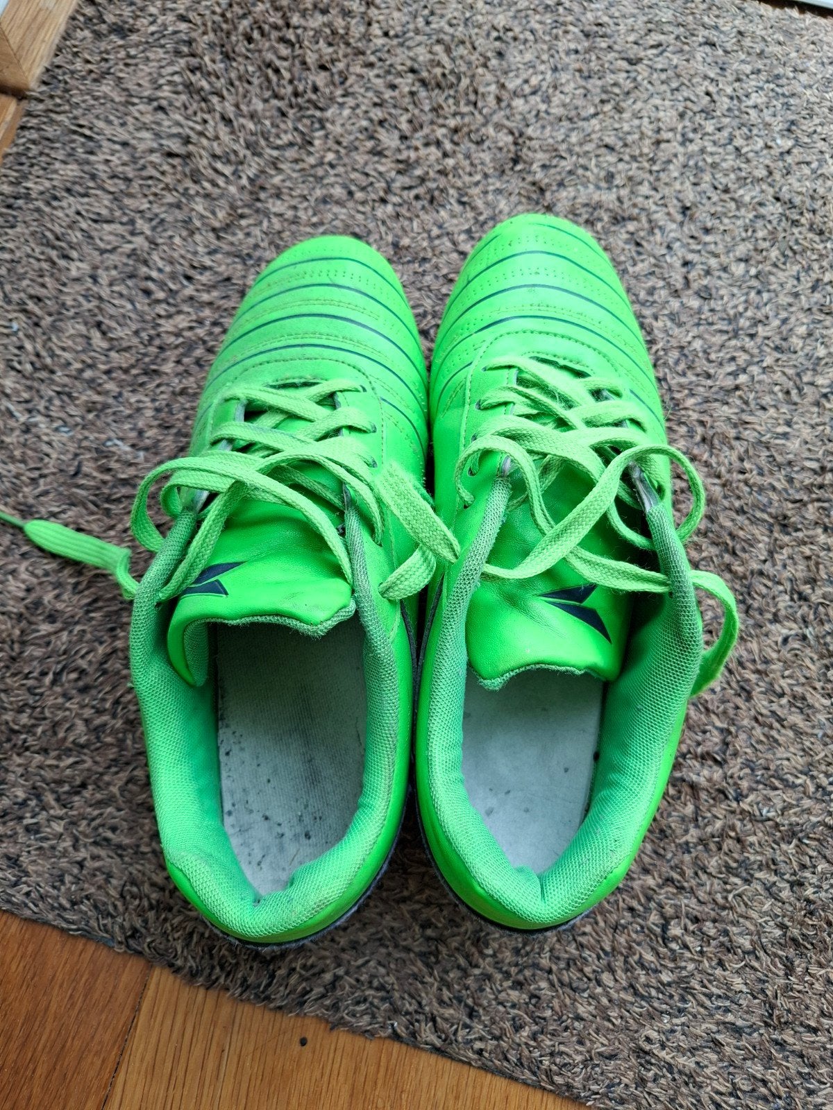 Voetbalschoenen groen met noppen, Maat XS of kleiner, Ophalen, Gebruikt, Schoenen
