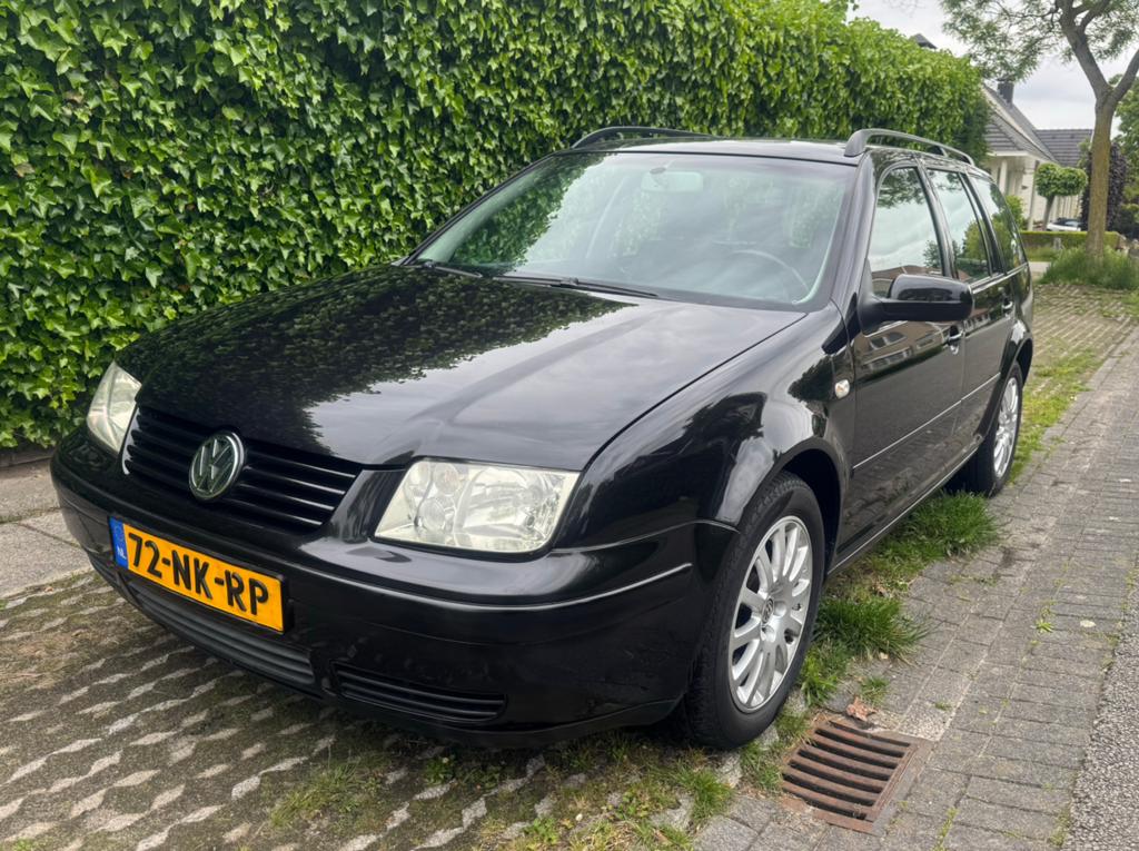 Volkswagen Bora 2.3 V5 highline AUTOMAAT, Auto's, Volkswagen, Zwart, 650 kg, Particulier, 170 pk