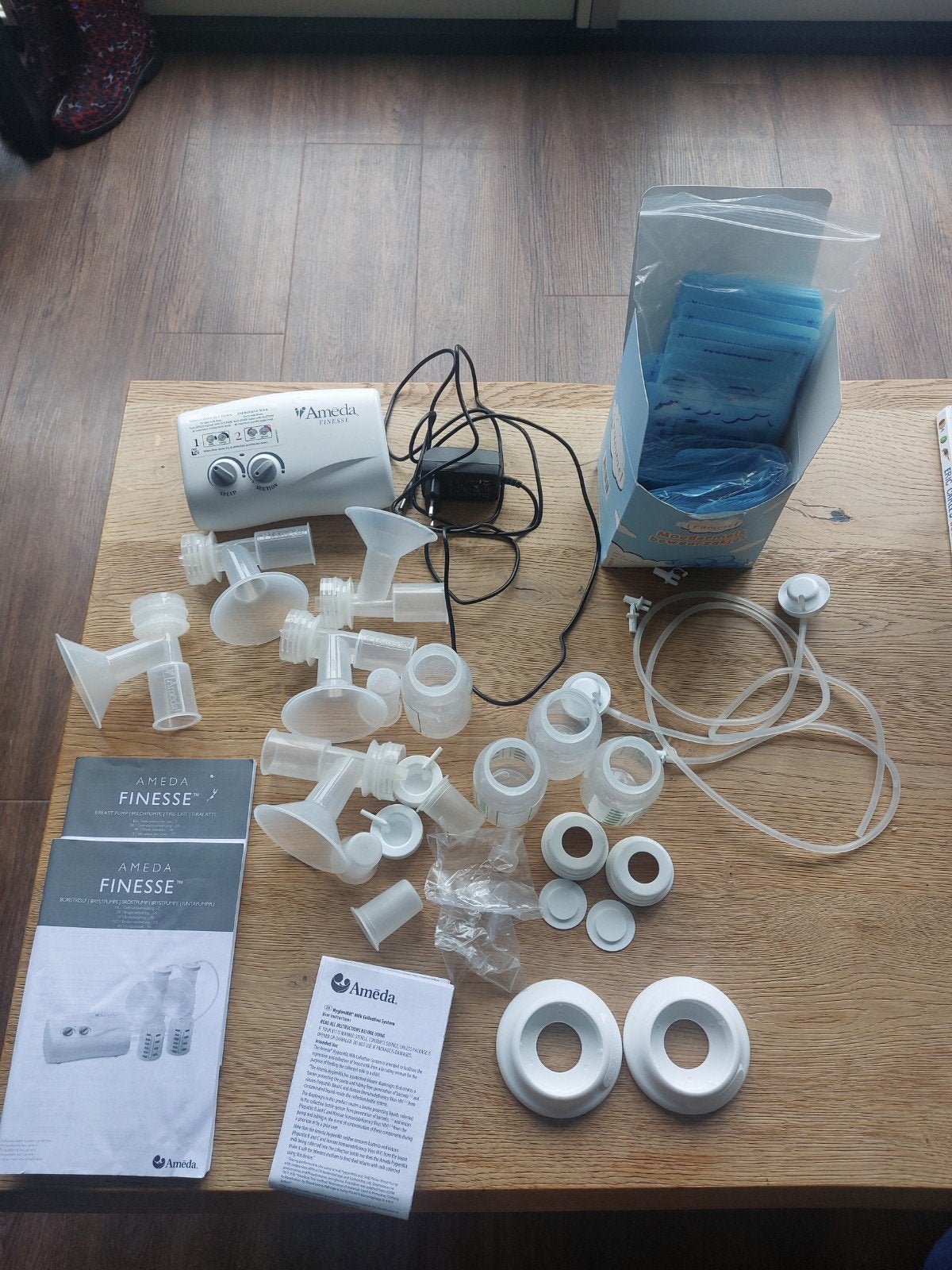 Ameda Finesse Dubbele Elektrische Borstkolf Compleet