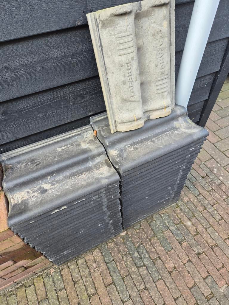Dakpannen sneldekkers 32 stuks Lafarge, Doe-het-zelf en Verbouw, Ophalen, Steen of Klei, Zwart, Zo goed als nieuw