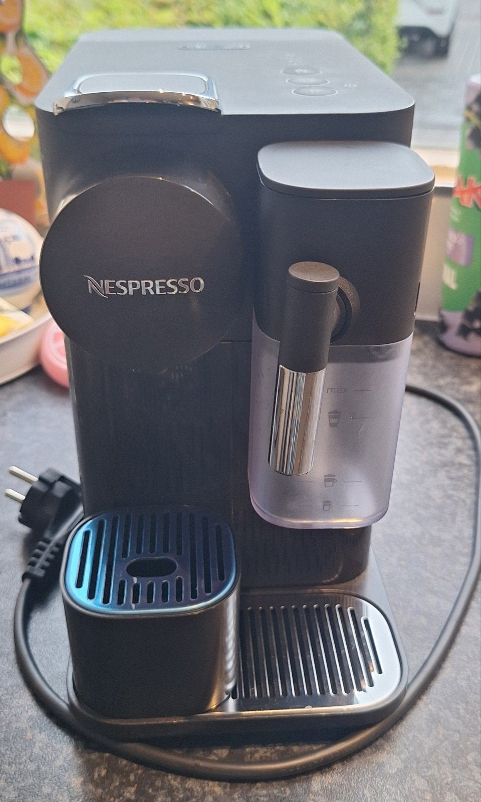 Nespresso De 'Longhi, Witgoed en Apparatuur, Koffiezetapparaten, Ophalen, Koffiepads en cups, Gebruikt, Koffiemachine