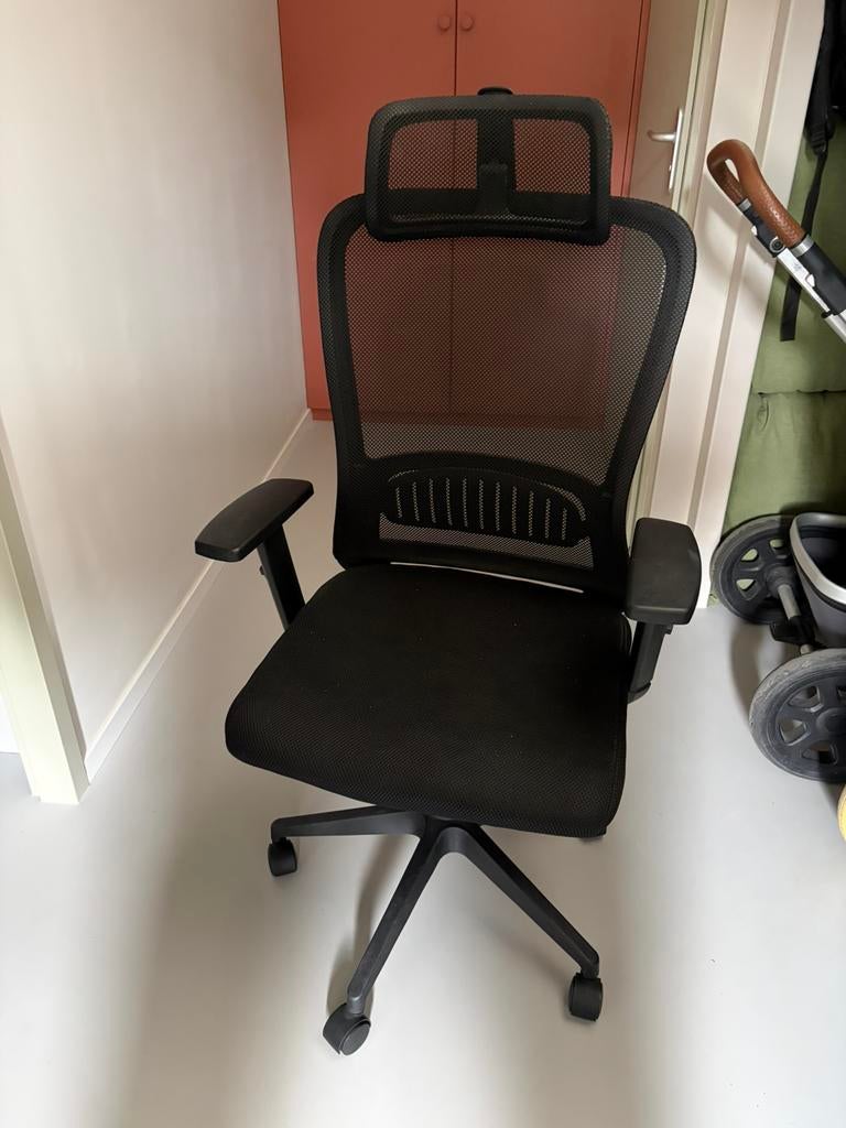 Nette bureaustoel, Huis en Inrichting, Bureaustoelen, Ophalen, Zo goed als nieuw, Zwart