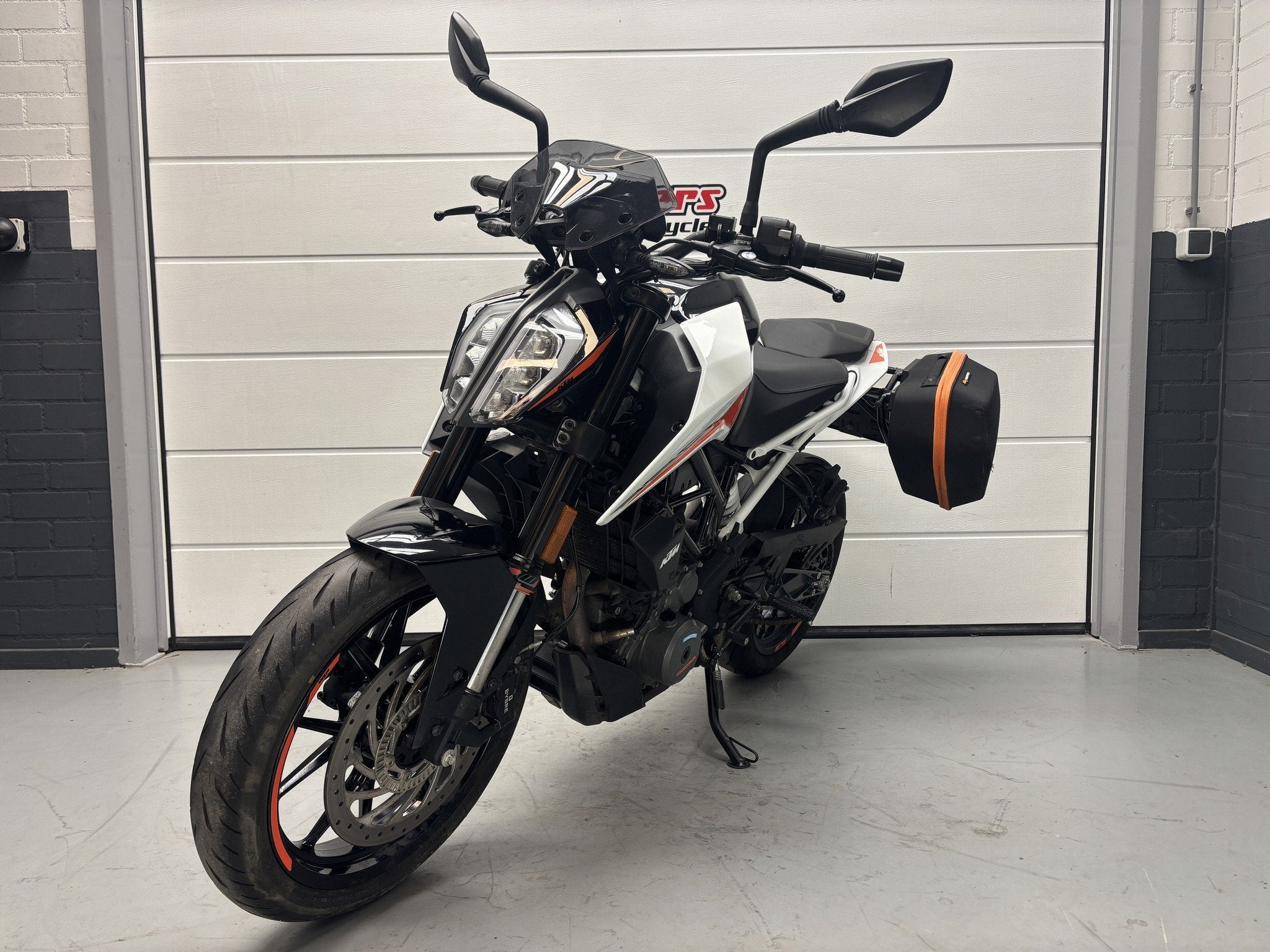 KTM 390 DUKE ABS (bj 2022), Motoren, KTM, Bedrijf, Sluisweg 20
6581 KA  Malden, NL, Info@KTM.nl