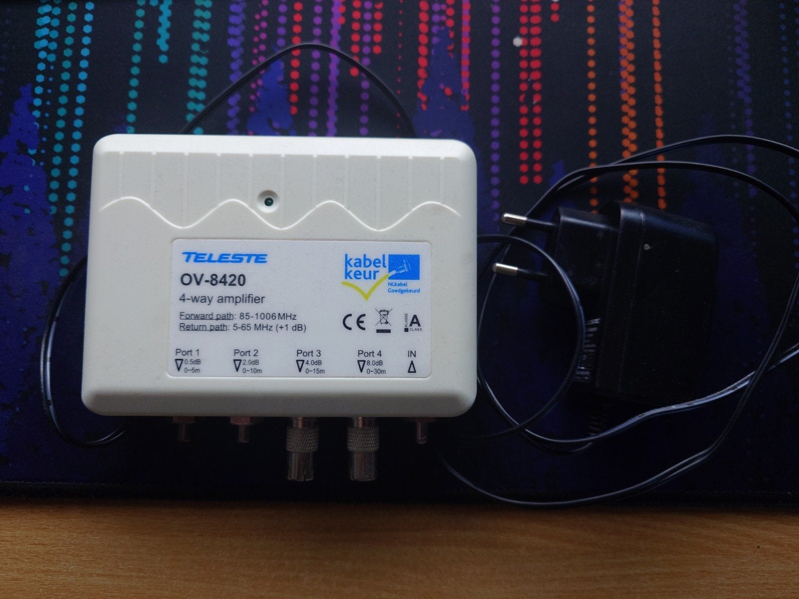 Teleste OV-8420 4-weg versterker voor ziggo coax, Ophalen of Verzenden, 120 watt of meer, Overige merken