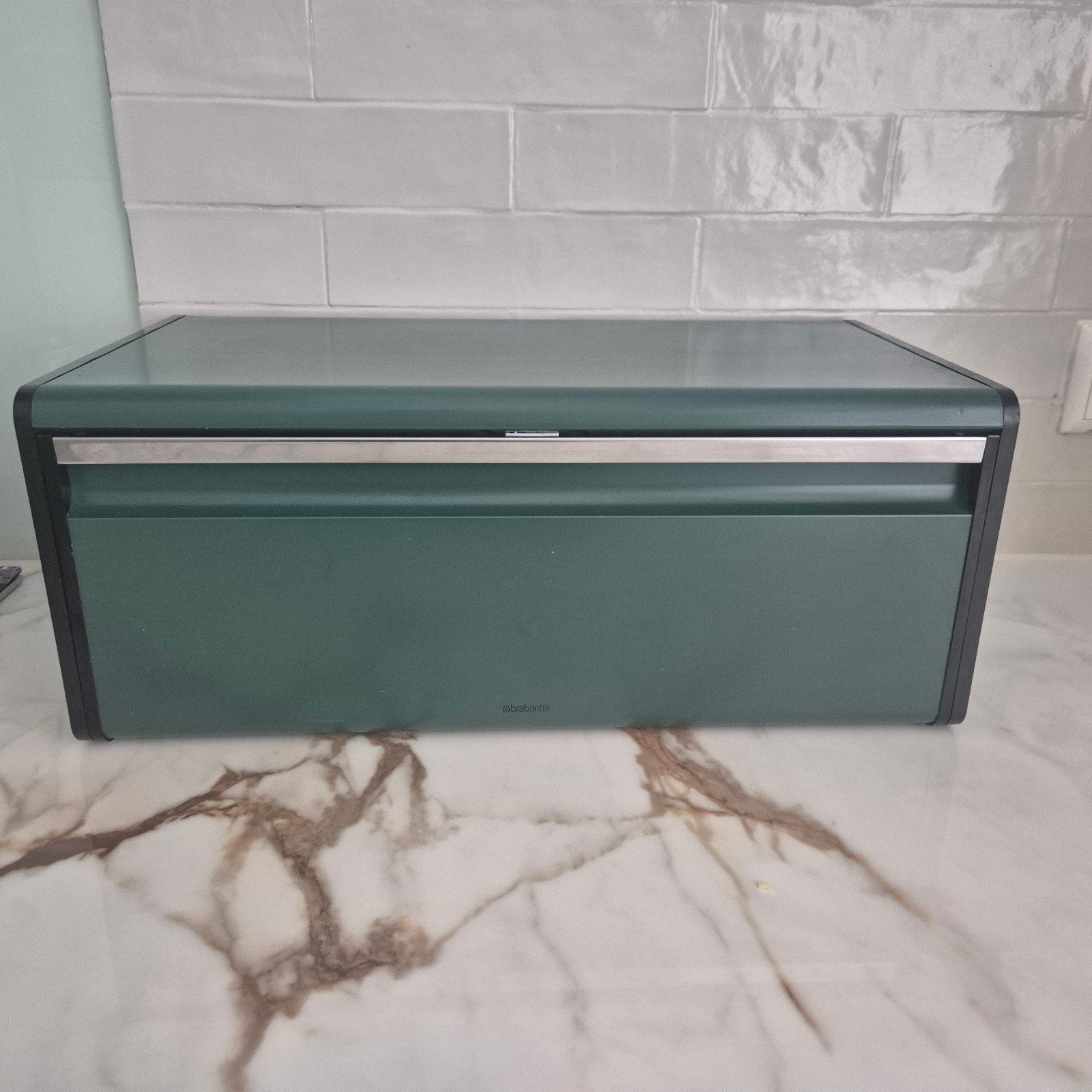 Brabantia Broodtrommel - met Klepdeksel - Pine Green, Huis en Inrichting, Ophalen, Groen, Zo goed als nieuw, Metaal