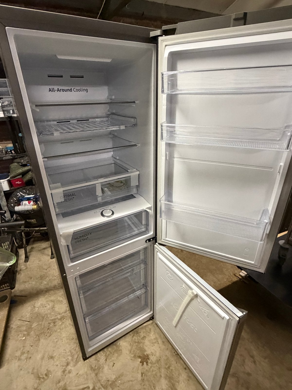 Gloednieuwe Samsung RB34C koelkast met klein deukje