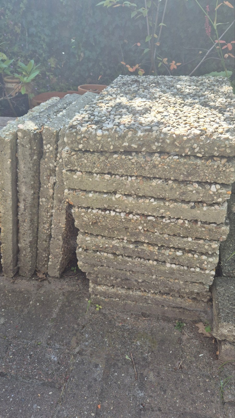 GRATIS AF TE HALEN: Gebruikte terrastegels, 4 m2, Tuin en Terras, Ophalen, Gebruikt, 10 m² of meer, Grind