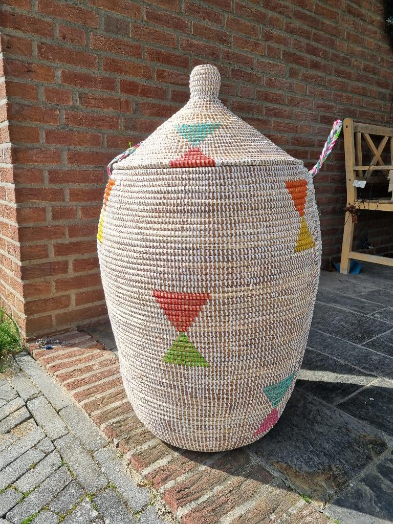 Afrikaanse zeegras opbergmand wasmand handgemaakt in Senegal, Ophalen of Verzenden, Zo goed als nieuw, Rond, Riet