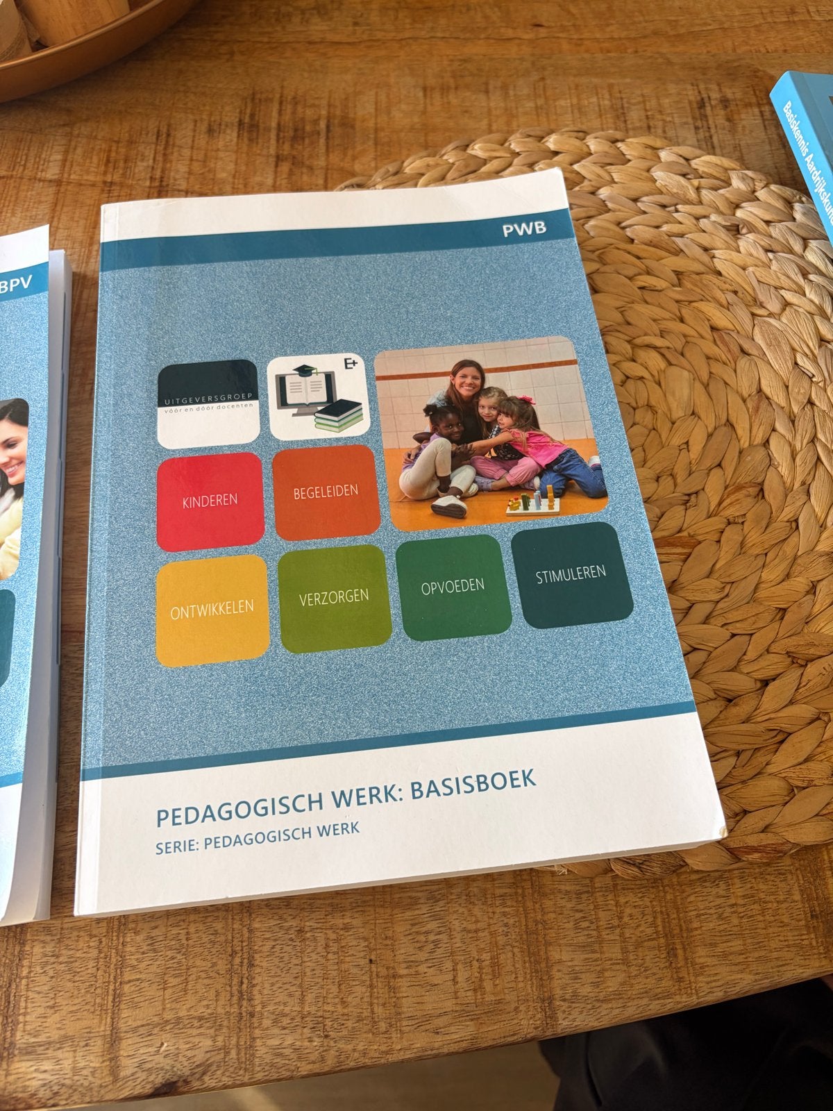 Pedagogisch Werk Boeken - Basisboek, BPV, Onderwijsassistent, Boeken, Ophalen of Verzenden, Gamma, Zo goed als nieuw, MBO
