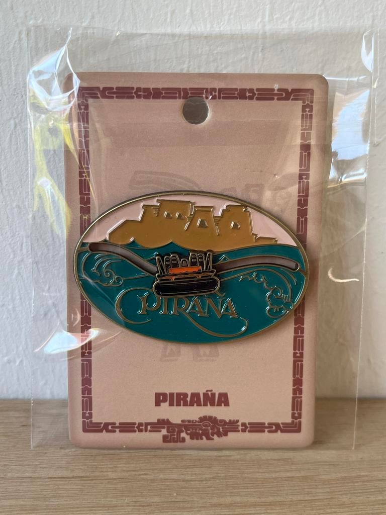 Piraña Efteling Pin - Nieuw in verpakking, Efteling, Nieuw, Ophalen of Verzenden, Speldje of Pin
