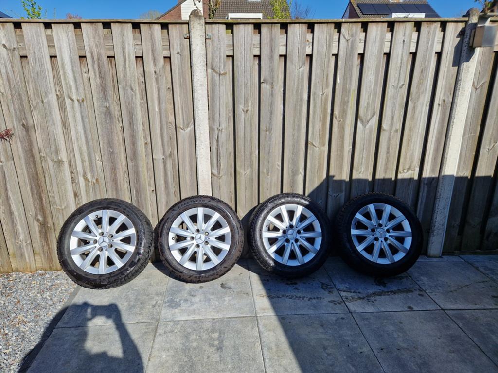 Mercedes-Benz 16 inch winterbanden met velgen, Auto-onderdelen, Banden en Velgen, Gebruikt, 16 inch, Banden en Velgen, Personenwagen
