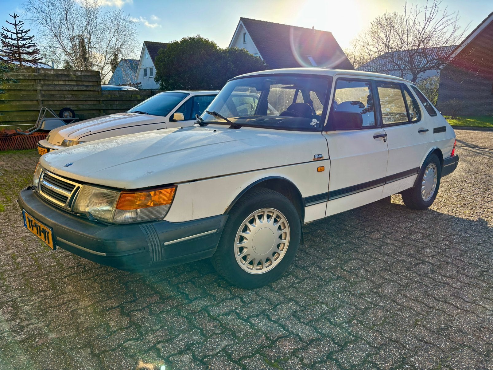 2x saab 900 classic voor loop of sloop, Stof, Wit, Saab 900, Handgeschakeld