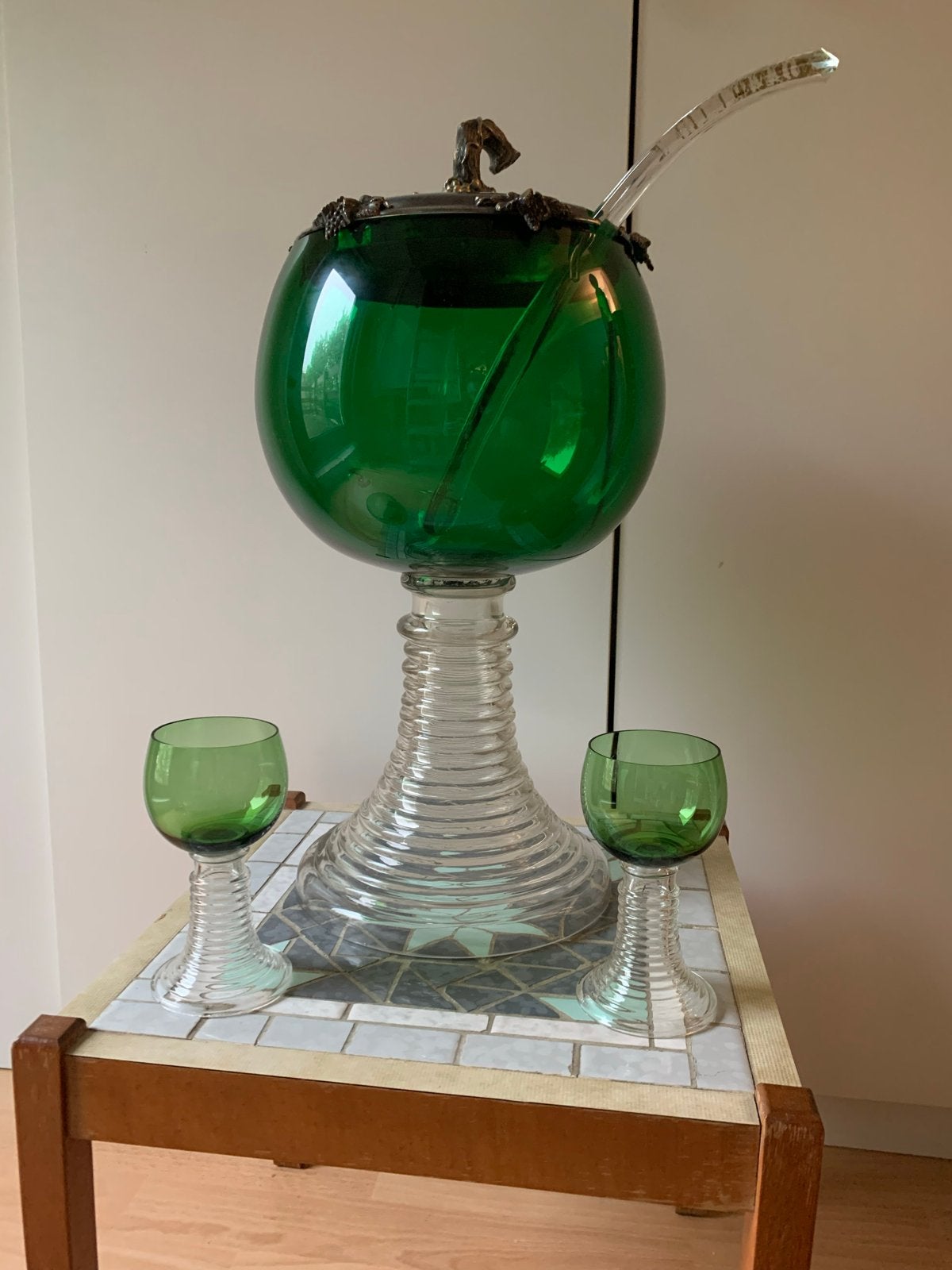 Groene Punch Bowl Set ca.1950 met 12 glazen & pollepel, Groen, Vintage, Ophalen of Verzenden, Zo goed als nieuw