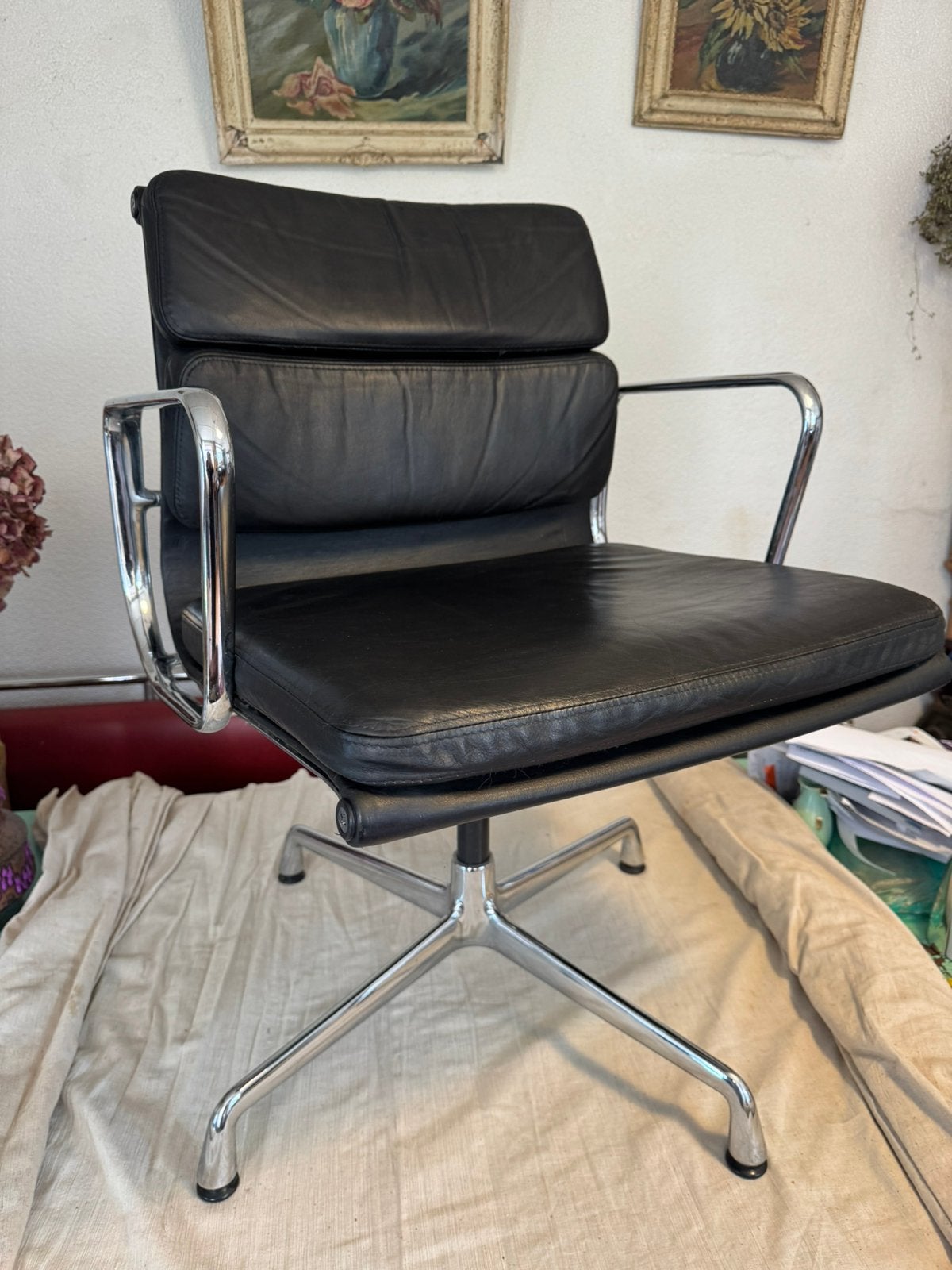 Eames Chair EA 208,soft pad,Vitra,Henry Miller,50s,60s, Gebruikt, Leer, Minder dan 75 cm, 50 tot 75 cm