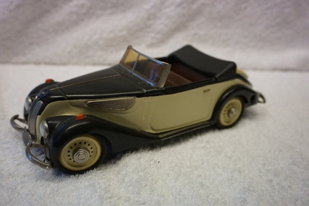 BMW 327 Cabriolet in Wit-zwart 1:18 Schuco, Ophalen of Verzenden, Gebruikt, Auto, Overige merken