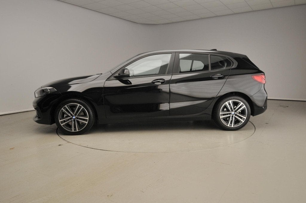 BMW 1 Serie 5-deurs 116i | Handbak ! | LED | Navigatie | Cli, Auto's, 12 maanden, Stof, Gebruikt, Zwart