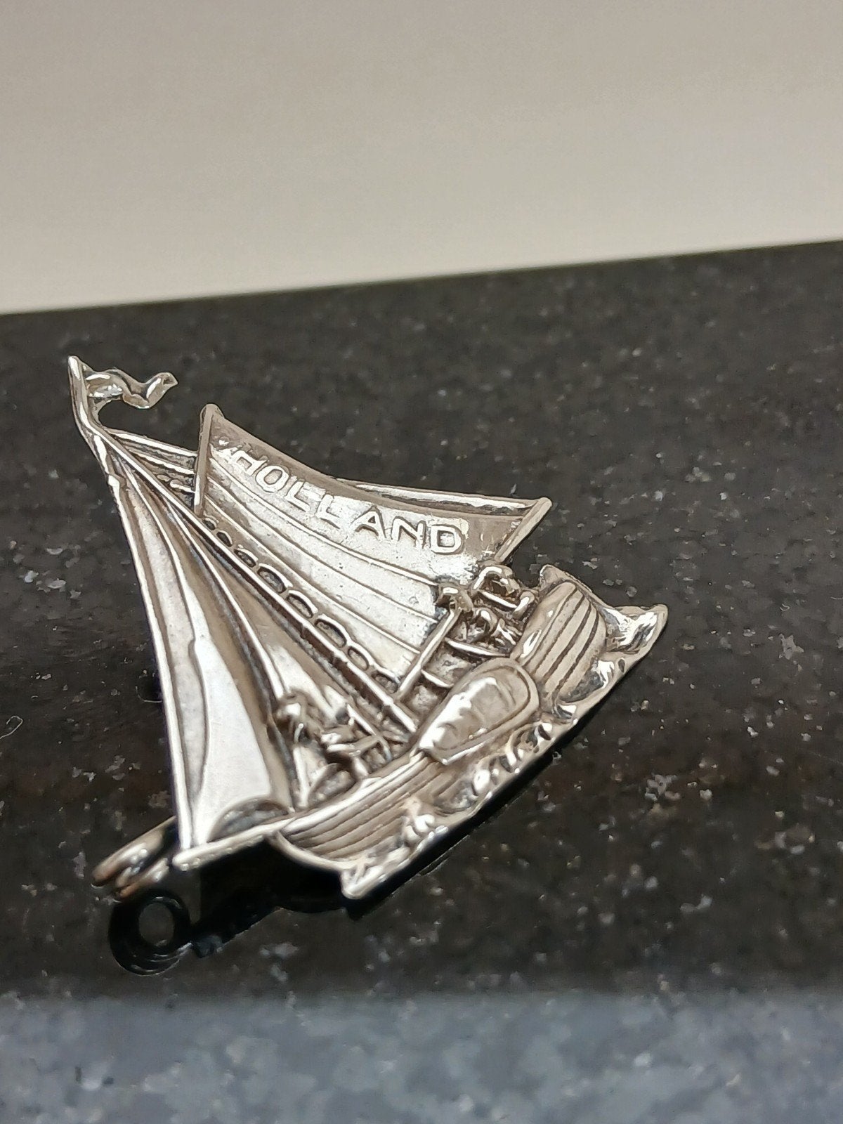 Zilveren Broche met Hollands Skutsje Afbeelding, 4 tot 7 cm, Gebruikt, Ophalen of Verzenden, Zilver